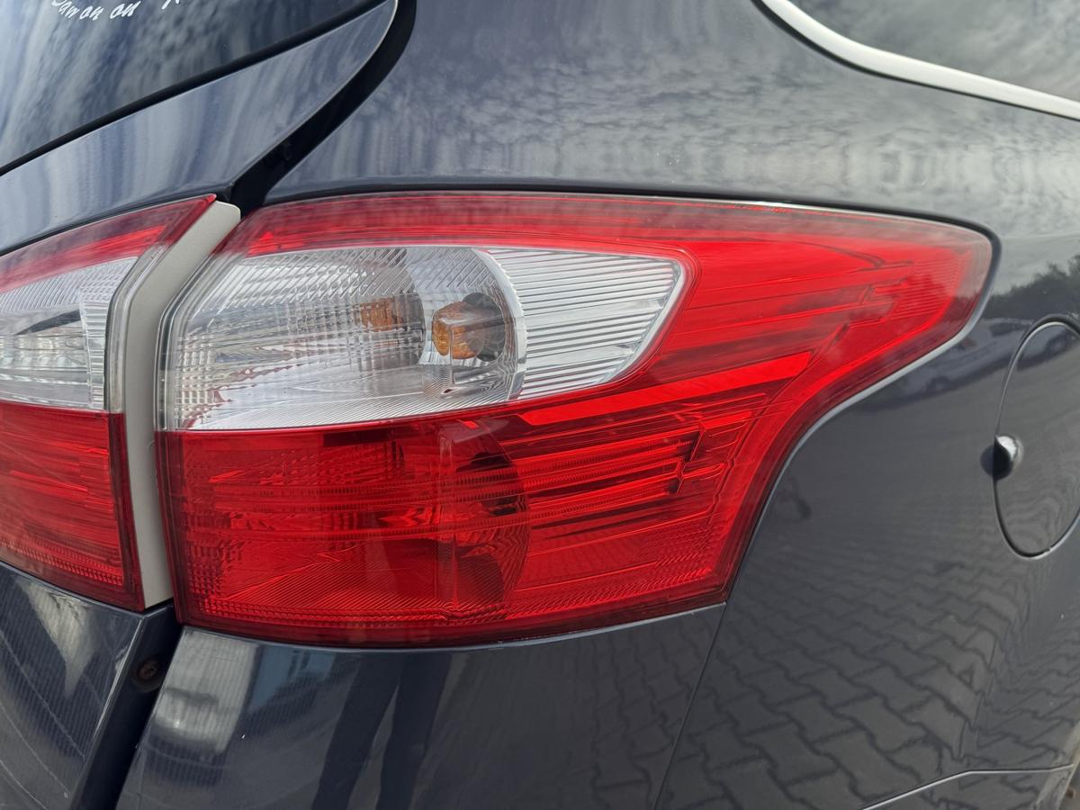 Ford Focus 3 original R&uuml;cklicht R&uuml;ckleuchte Schlussleuchte rechts au&szlig;en LED Kombi Bj.2011